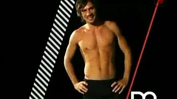 Девушка мастурбирует в одиночестве