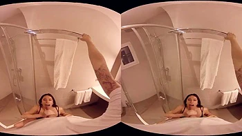 Ханна Шоу сосёт член и трахает сзади