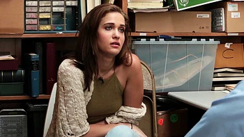 Zwei Sekretärinnen und Chef in einem heißen Büro-Dreier