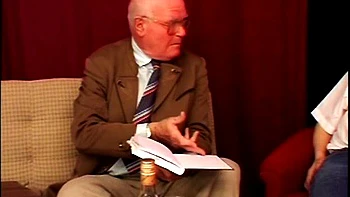 Безумная Лара ебется в позе догги и наездницы, отсасывает