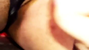 Kolumbianische Stiefmutter fickt Tina tief mit riesigem schwarzen Schwanz