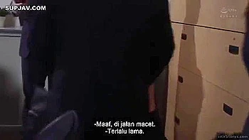 Азиатка брюнетка с горячим кремпи внутри