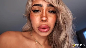 Luna Luxe bläst und schluckt im POV