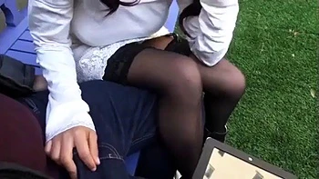 Черная с большими сиськами сосет и трахается наездницей и сзади