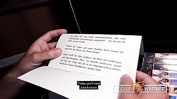 Julia Exclusiv maman aux gros seins suce en POV