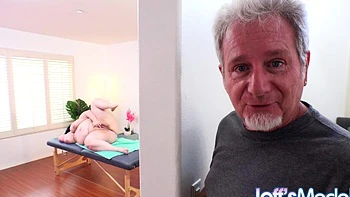 SSBBW Eliza Allure wird nach Massage hart gefickt