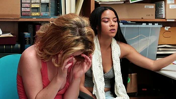 Maya e Bonnie fodem Ryan a três