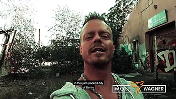 Harleen mit großen Titten hart öffentlich gefickt