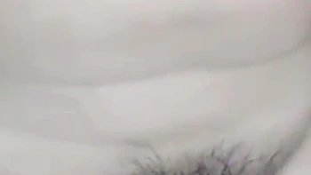 Pummelige indische Tussi nackt solo