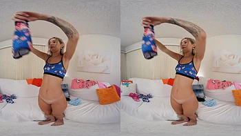 Неудержимая блондинка Тиа Саммерс мастурбирует с игрушками