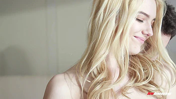 Kenna eyacula tras masturbación intensa