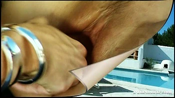 Lésbicas Eufrat & Keana Moire fodem ao ar livre com brinquedos