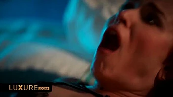 Esposa caliente en trío FFM con pelirroja Clemence