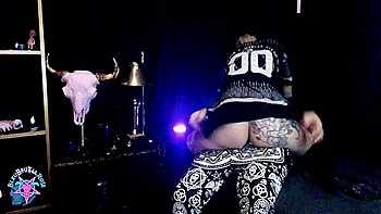 Milf wiccan recebe lambida no cu e boquete profundo