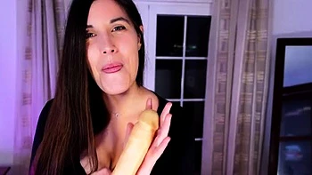 Leina faz JOI com peitos naturais