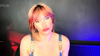 Рыжая милф Уиллоу мастурбирует в вебке