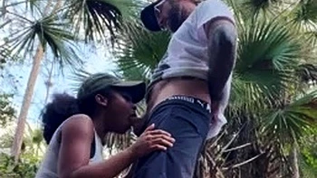 Любительский негритянский минет на улице POV