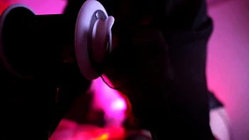 MILF morena peituda goza ASMR