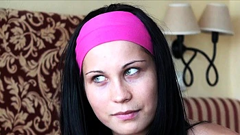 Black Sonja lutscht große Schwänze und bekommt den Abspritzer