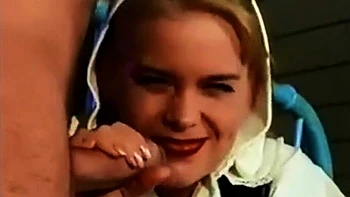 Loira sueca leva boquete e facial