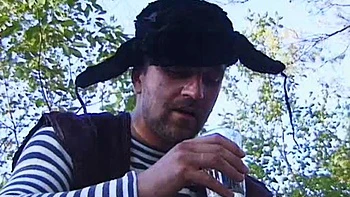 Russe grosse poitrine chevauche