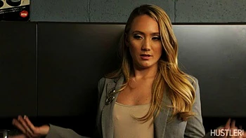 No Visa: rubia lame tetas grandes lesbiana