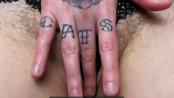 Извращённая девчонка из Висконсина дрочит с нюханием трусиков