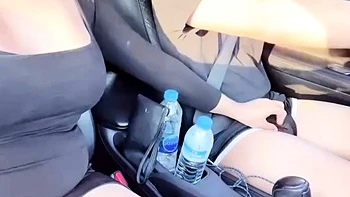 Yoshi Nichada bekommt Blowjob und harten Waldfick