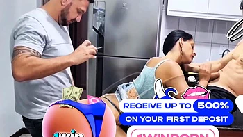 Горячая би-сука трахалась с мужем и его другом