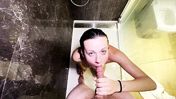 POV Milf Ashley Omega wird unter der Dusche gefickt und besamt
