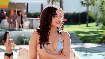 Ameena Green et Willow Ryder baisées en levrette