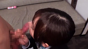 Heiße Flugbegleiterin gefickt und fickt Fotze