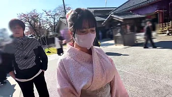 Японка с огромной грудью мастурбирует и стоит сзади