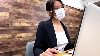 Chica asiática con piernas sexys follada duro