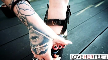 Anna Chambers' Sexy Feet Fetish JOI