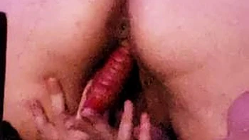 Sozinha em casa anal: amadora com bunda grande se masturba