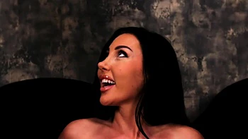 Geile Femdom-Schlampen anal mit Strap-On gefickt