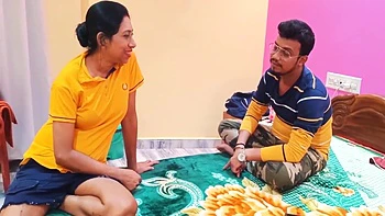 Indische Brünette fickt mit Freund