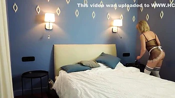 Rubia amateur se mete los dedos en la pussy