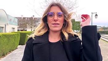 Aurrora 23 ans, milf à grosses nichons en lingerie