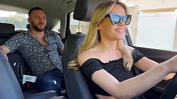 Alice baise Candie aux gros seins