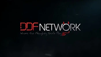 Lesbiennes russes se léchant le cul