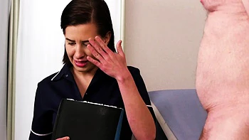 Gostosa elegante assiste a punheta com pau grande