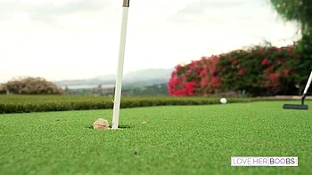 Koda Monroes riesige Titten zum Anbeten