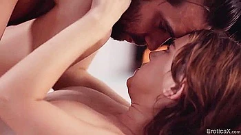 Adolescente morena con culazo y tetas pequeñas follada