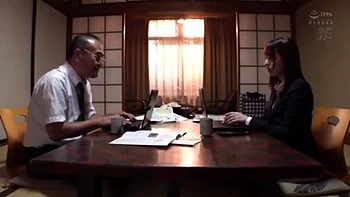 Femme infidèle baisée devant son cocu