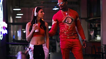 Jason Luv rammt großen schwarzen Schwanz in Gianna Diors engen Arsch