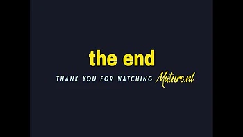 Reife Lesben Cee Cee & Josie lecken sich behaarte Fotzen in Strümpfen