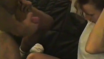 Ma petite sœur adore sucer et caresser ma grosse bite