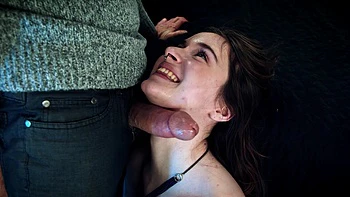 Brünette Hazel Moore fickt Madison als Reverse Cowgirl